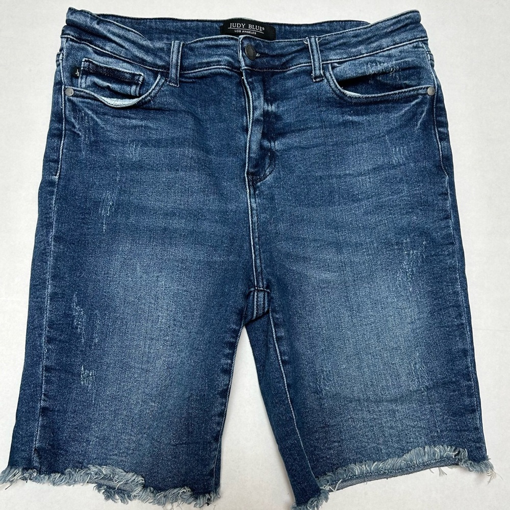 Judy Blue Hi-Rise Fray Hem Bermuda Shorts Style #150031 size 31
